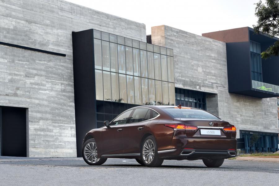  Lexus LS500 2018 года  (ZA) (фото 15 из 46)